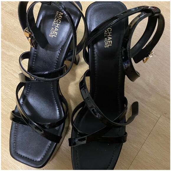 Michael Kors Patent Leather Platform Heels NWOB Sz 7.5 - Picture 4 of 4